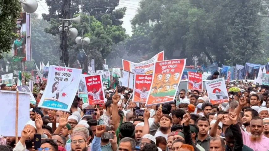 ১১ দলীয় ঐক্যের সমাবেশ শুরু, বৃষ্টি উপেক্ষা করে নেতাকর্মীদের ভিড়